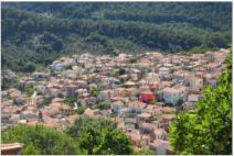 Agiasos. Eine Dorf in 460m Seehöhe, am Rand des Berges Olympos, mitten im Kastanien und Pinien Wälder.